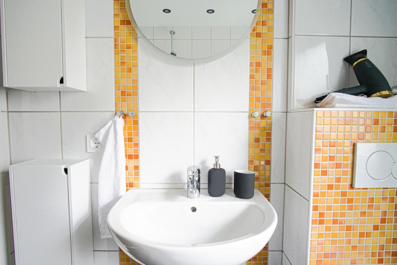 Homefy Bright And Cozy Holiday Apartment - Washer & Dryer - Free Parking إسن المظهر الخارجي الصورة